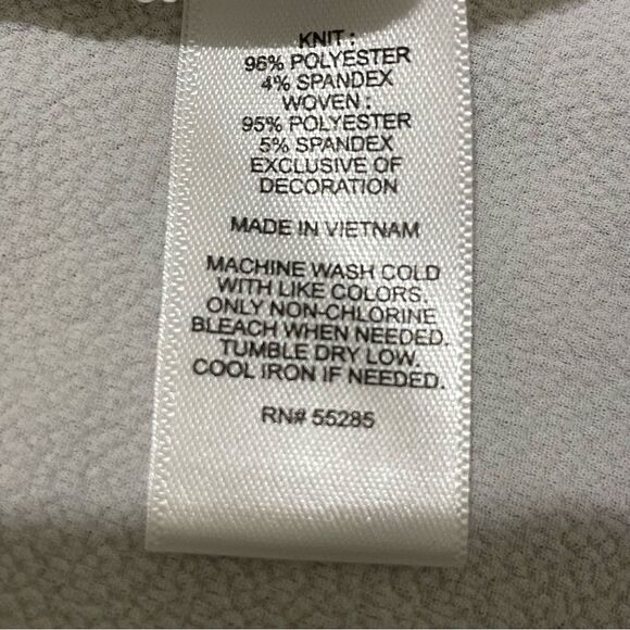 NWT Express Lightweight V-neck Blouse Ivory White Size Small - Picture 9 of 9